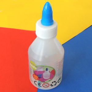 Flüssigkleber in praktischer Flasche