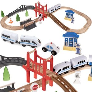 Holzeisenbahn mit elektrischem Zug. Bahnlänge 3.2m