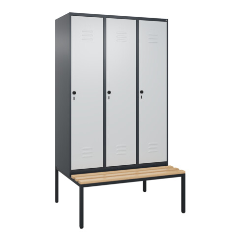 C+P Spind Classic PLUS, Bank, 3 Abteile, 2120x1200x815mm, 7016/7035 Verschluss Sicherheits-Drehriegel 4 Garderobenhaken Sitzbanktyp untergebaut