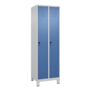 C+P Spind Classic PLUS, Füße, 2 Abteile, 1950x600x500mm, 7035/5023 Verschluss Sicherheits-Drehriegel 3 Garderobenhaken C+P Spind Classic PLUS, Füße, 2 Abteile, 1950x600x500mm, 7035/5023 Verschluss Sicherheits-Drehriegel 3 Garderobenhaken