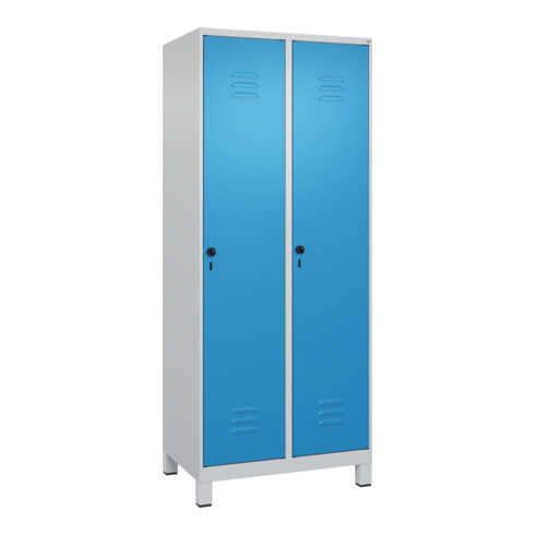 C+P Spind Classic PLUS, Füße, 2 Abteile, 1950x800x500mm, 7035/5012 Verschluss Sicherheits-Drehriegel 4 Garderobenhaken