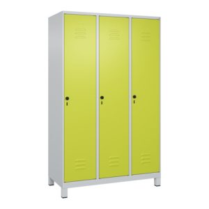 C+P Spind Classic PLUS, Füße, 3 Abteile, 1950x1200x500mm, 7035/0024 Verschluss Sicherheits-Drehriegel 4 Garderobenhaken C+P Spind Classic PLUS, Füße, 3 Abteile, 1950x1200x500mm, 7035/0024 Verschluss Sicherheits-Drehriegel 4 Garderobenhaken