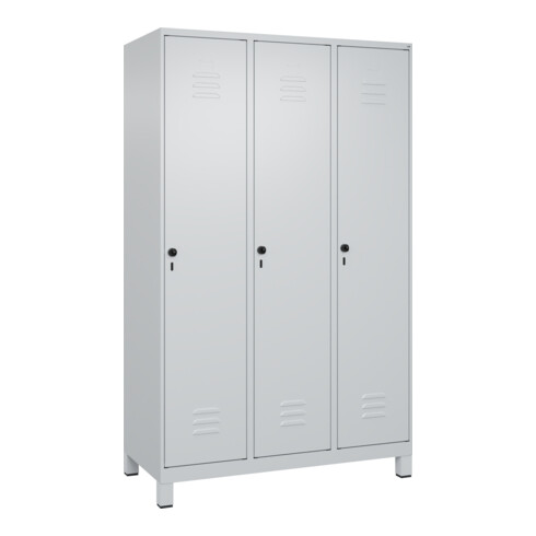 C+P Spind Classic PLUS, Füße, 3 Abteile, 1950x1200x500mm, 7035/7035 Verschluss Sicherheits-Drehriegel 4 Garderobenhaken