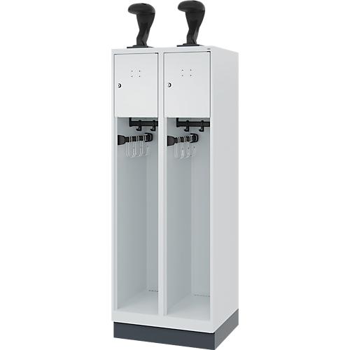 Feuerwehrspind C+P Evolo Youngster, 2 Abteile, mit Helmhalter, mit Sockel, B 600 x T 500 x H 1630 mm, RAL 7035 Lichtgrau/RAL 7016 Anthrazitgrau