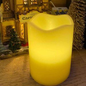 LED Echtwachskerze mit flackerndem LED Licht. 9cm hoch