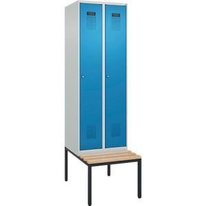 Kleiderspind C+P Evolo Plus, 2 Abteile mit je 300 mm Breite, Unterbau-Sitzbank, B 600 x T 815 x H 2120 mm, Zylinder, lichtgrau/lichtblau