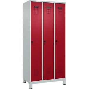 Kleiderspind C+P Evolo Plus, 3 Abteile, 300 mm Abteilbreite, mit Füßen, Drehriegel, B 900 x T 500 x H 1950 mm, lichtgrau/rubinrot