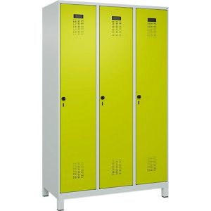 Kleiderspind C+P Evolo Plus, 3 Abteile, 400 mm Abteilbreite, mit Füßen, Anschlag rechts, B 1200 x T 500 x H 1950 mm, Drehriegel, lichtgrau/clowngrün