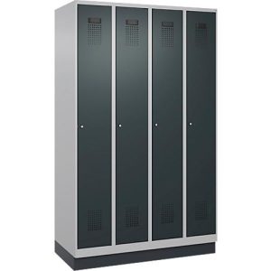 Kleiderspind C+P Evolo Plus, 4 Abteile, 300 mm Abteilbreite, mit Sockel, Anschlag rechts, B 1200 x T 500 x H 1950 mm, Zylinder, weißaluminium/anthrazitgrau